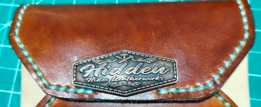 hiddent hide logo at leather bag
